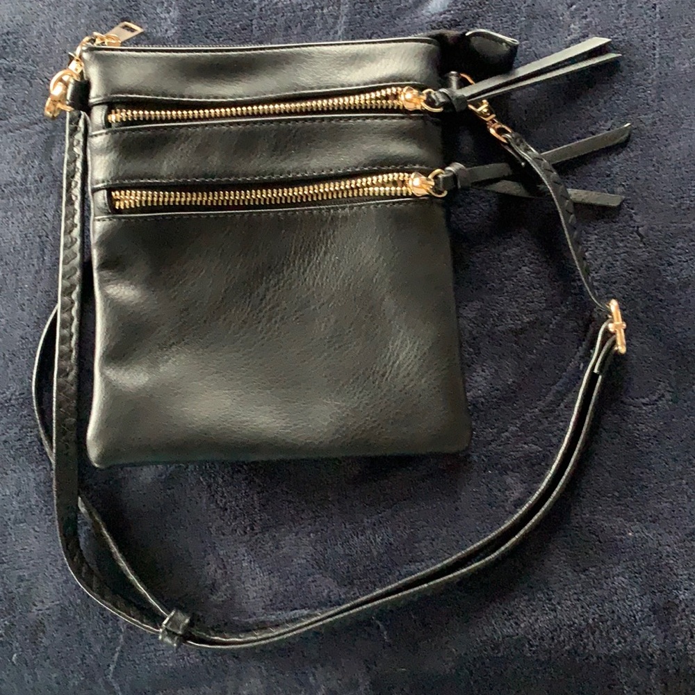 Crossbody leather travel purse. Holds the basics